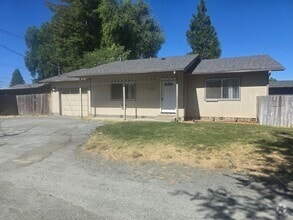 Building Photo - 2366 Redwood Ave