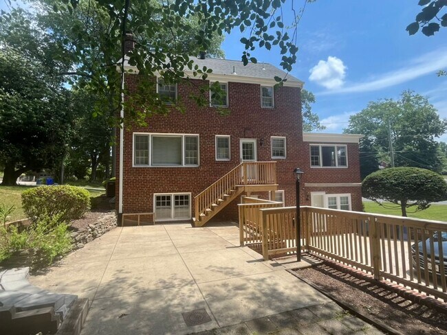 Foto del edificio - CHARMING COLONIAL IN KENSINGTON  CLOSE TO NIH JOINT BASE BETHESDA