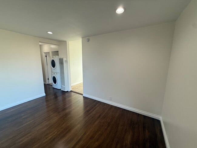 Building Photo - 316 Calle Miramar