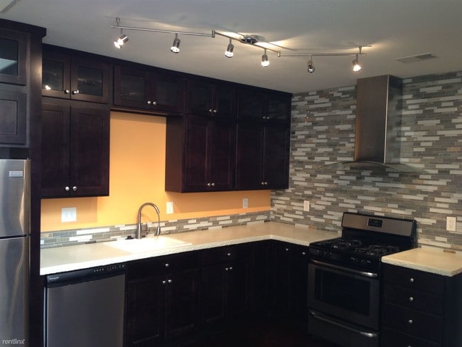Building Photo - 2 br, 1 bath  - 120 Eastern Ave SE Apt 3