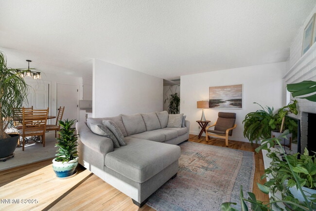 Foto del edificio - 1175 Akard Dr