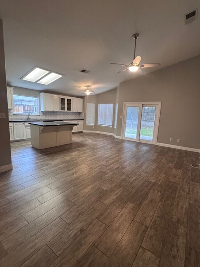 Building Photo - Home For Rent