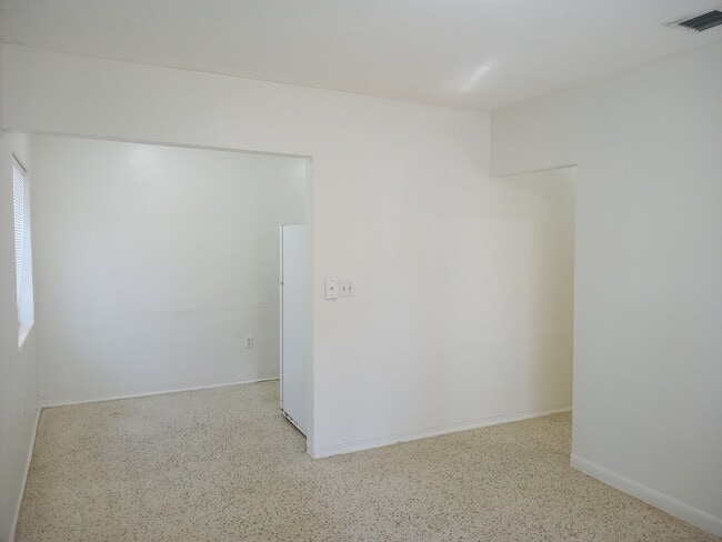 Building Photo - 535 SW 4th St