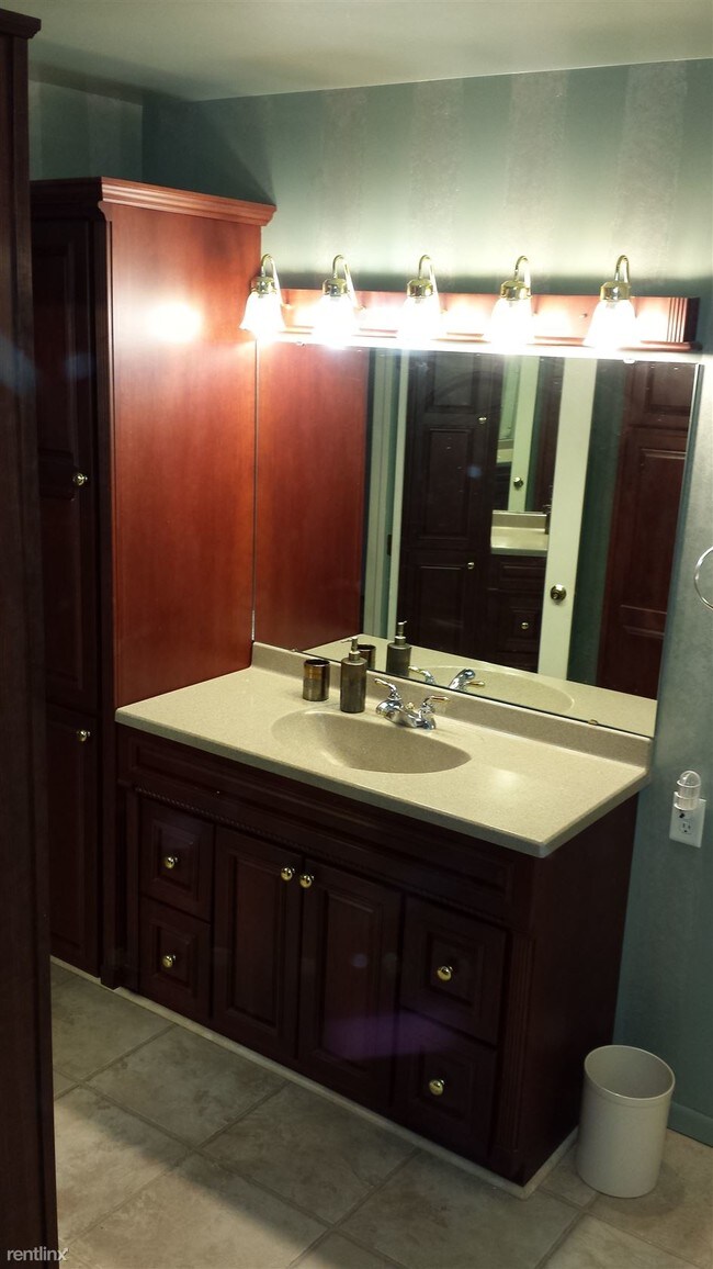 Foto del edificio - 4040 Greenleaf Cir