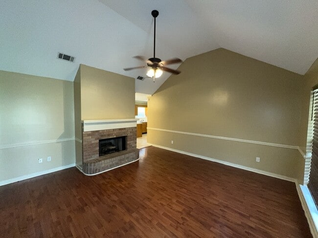 Building Photo - 1905 Christine Dr