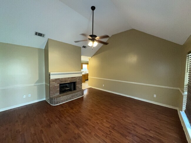 Foto del edificio - 1905 Christine Dr