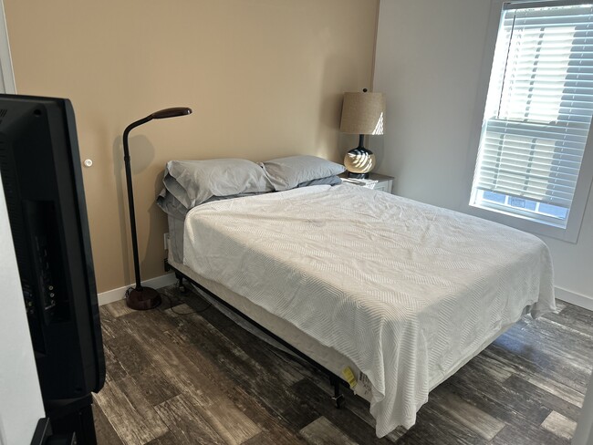 Foto del edificio - 5234 Yellow Pine St N