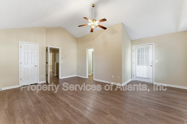 Building Photo - 2088 Manhattan Pkwy