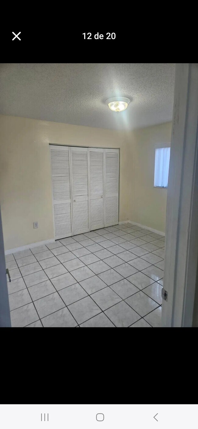 Foto del edificio - 2686 W 74th St