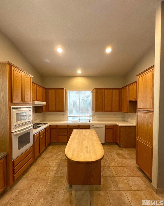 Building Photo - 2662 Pride Dr