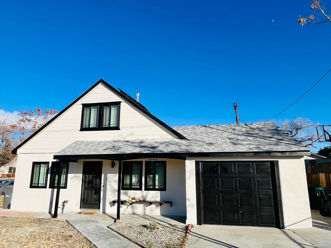 Foto principal - 44330 Heaton Ave