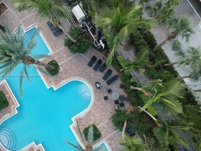 Foto del edificio - 17150 N Bay Rd