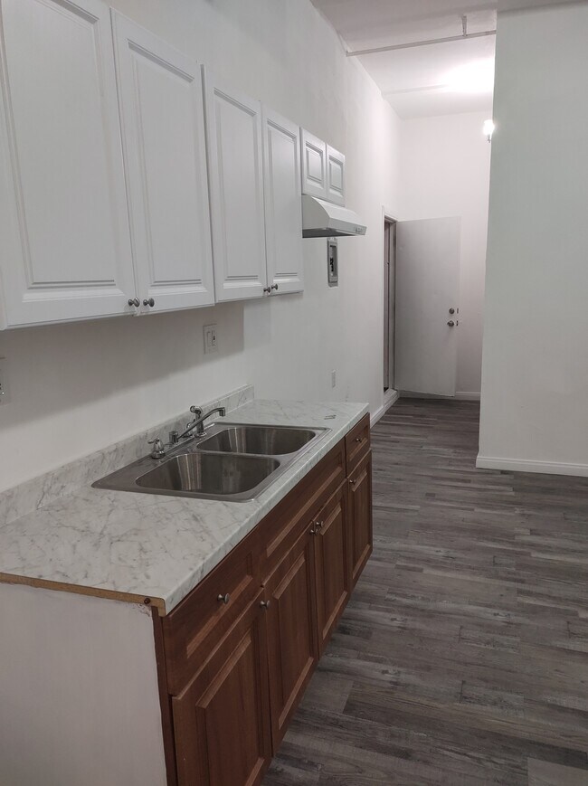 Foto del edificio - 307 E 81st St