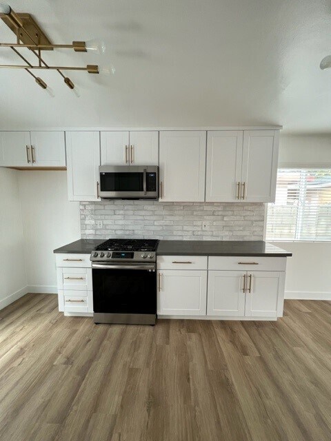 kitchen - 15315 Avis Ave