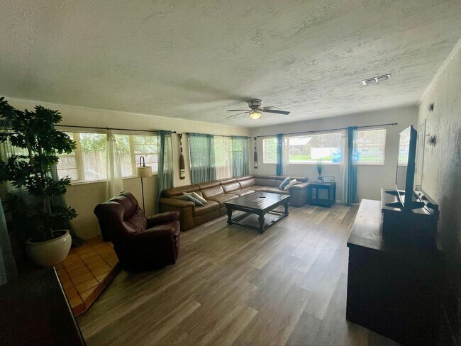 Foto del edificio - Fully Furnished 3BR/2BA Home in Dunnellon ...