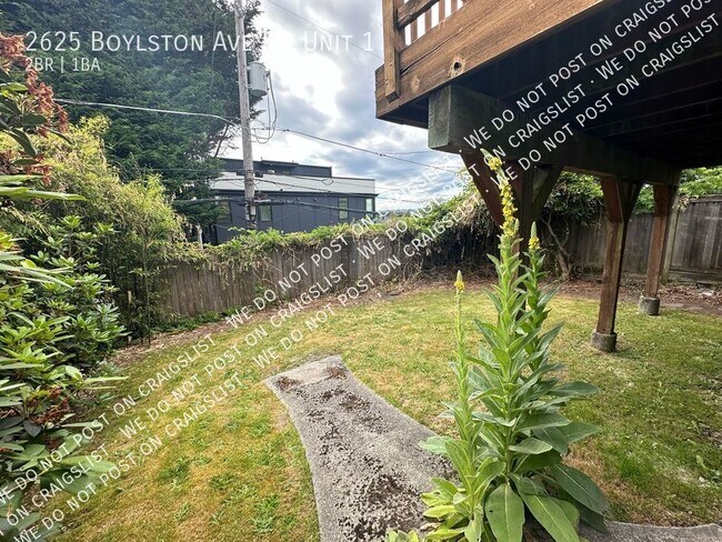 Foto del edificio - Eastlake renovated 2bedroom 1bath condo wi...
