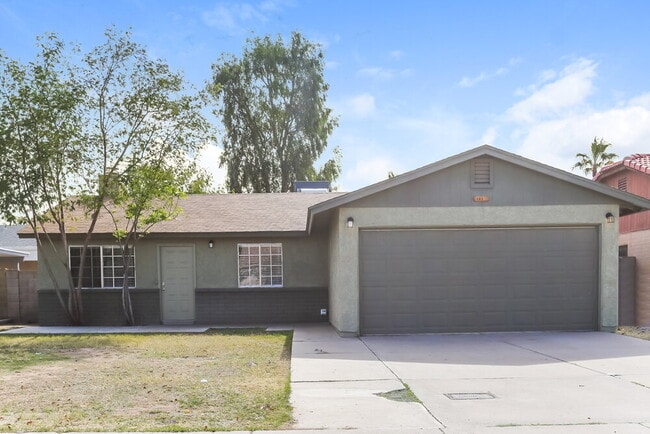 Building Photo - 1417 E Irwin Ave