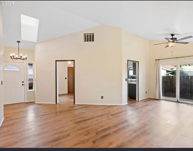 Foto del edificio - 5740 SE Golden Rd