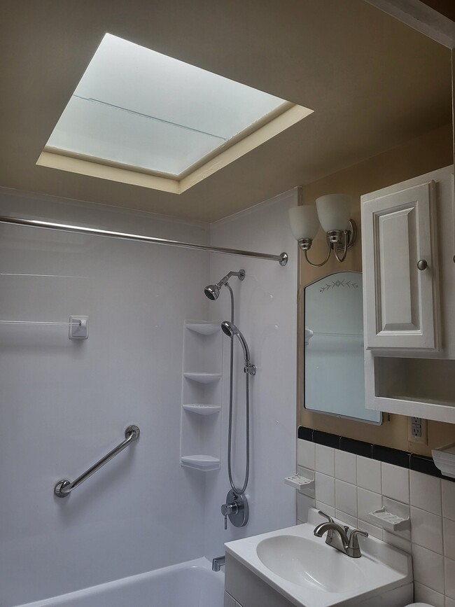 Foto del edificio - 2445 Brookwood St