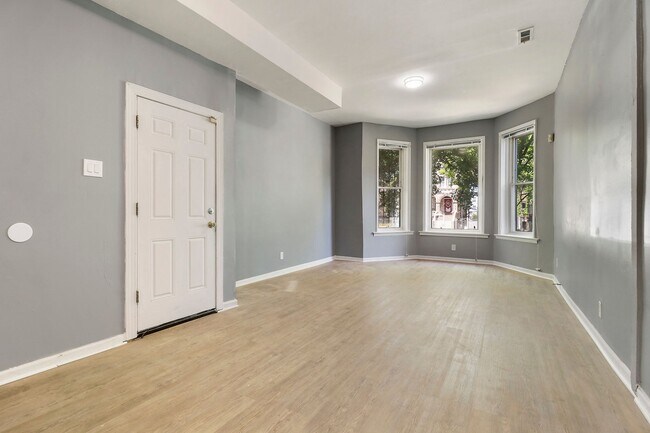 Foto del edificio - 4437 South Prairie Avenue, Unit 1