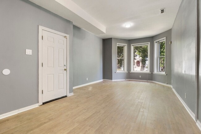 Building Photo - 4437 South Prairie Avenue, Unit 1