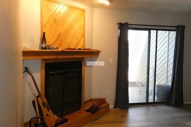 Building Photo - 4712 Edison Ln