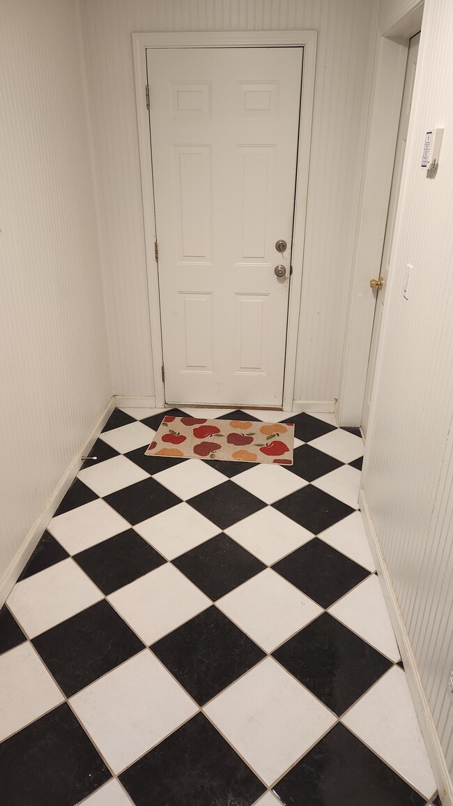 Corridor - 2111 Adams Dr NW