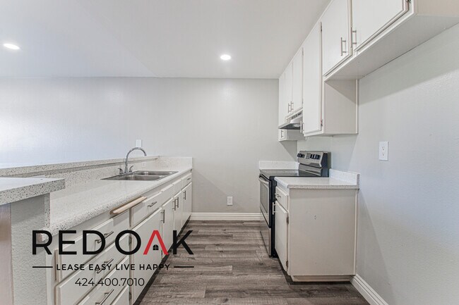 Foto del edificio - 379 Newport Ave