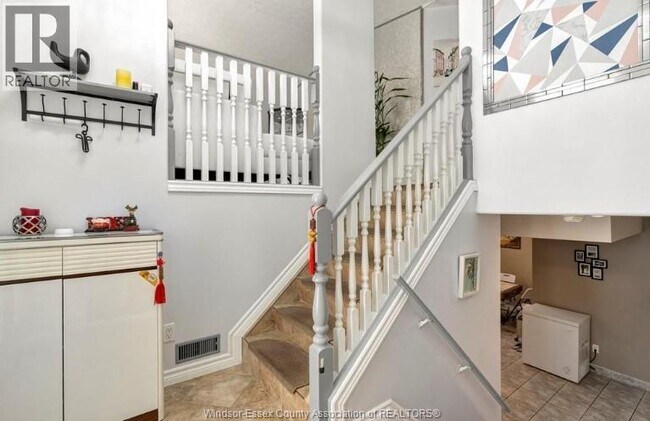 Building Photo - 1431 Fuller Crescent