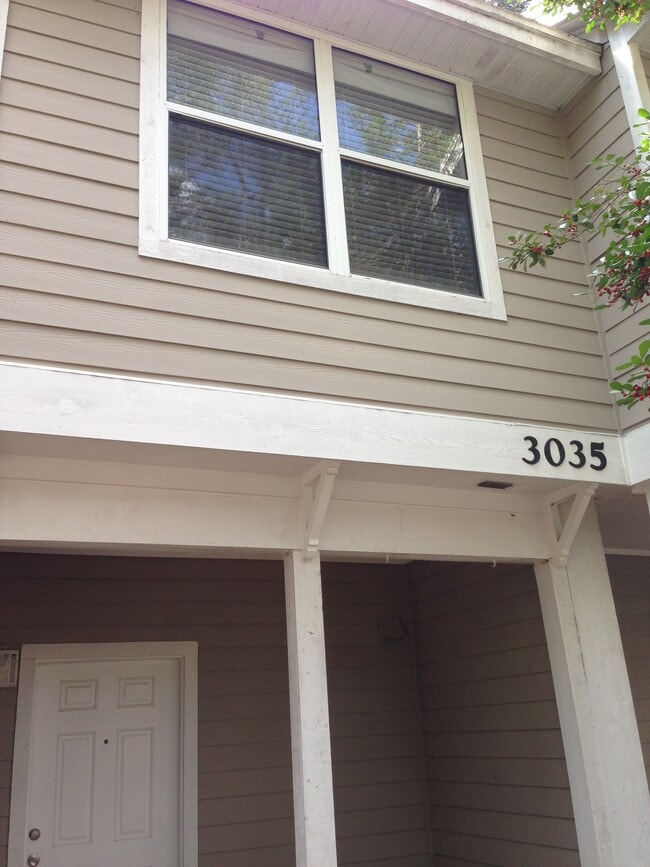 Building Photo - 3035 SW Archer Rd