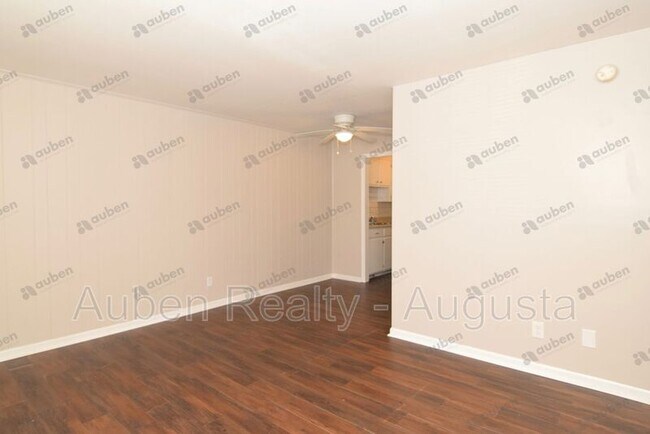 Foto del edificio - 1604 Johns Rd