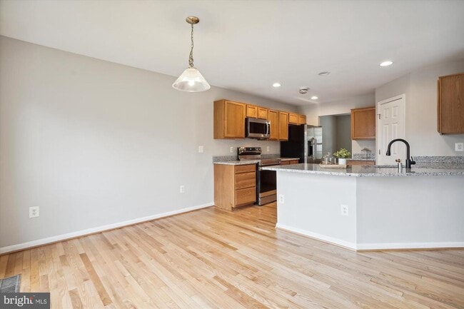 Building Photo - 2024 Chestnut Dr.