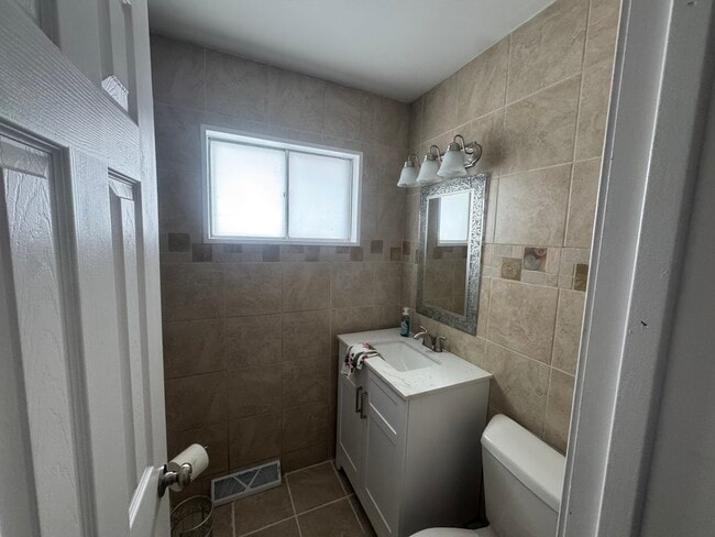 Building Photo - 3582 Valerie Dr