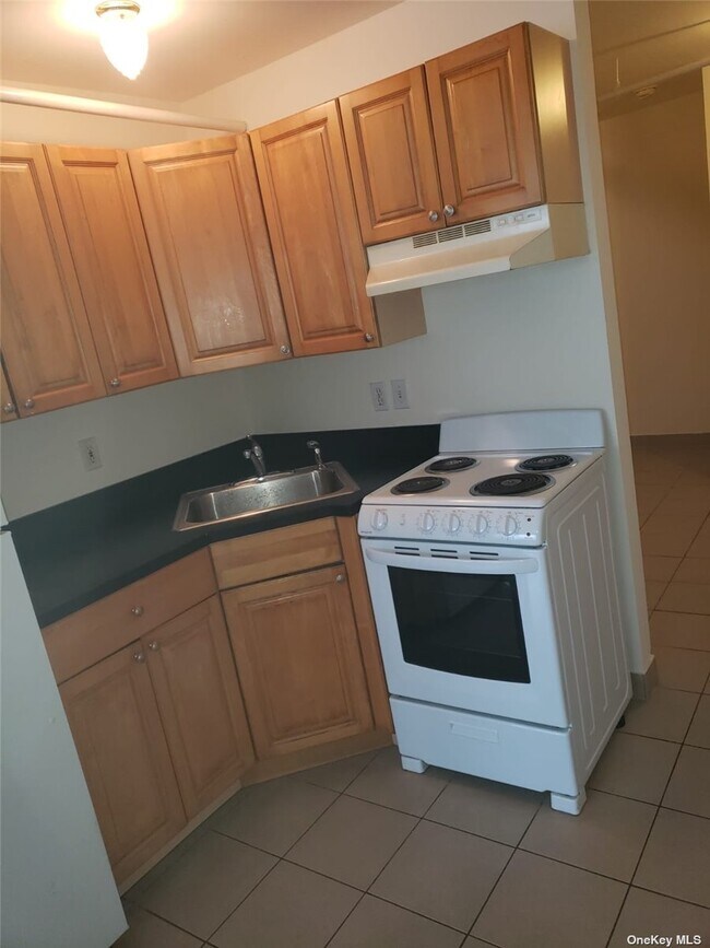 Building Photo - 513 Central Ave