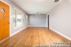 Foto del edificio - 303 Schmeltzer Ln