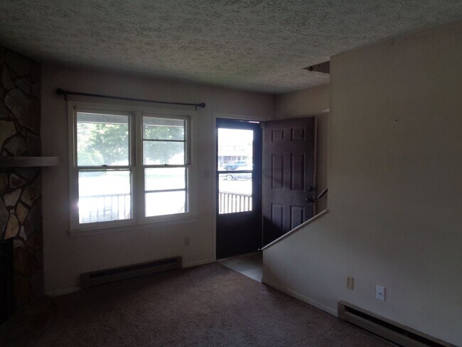 Building Photo - 166 Adams Lane