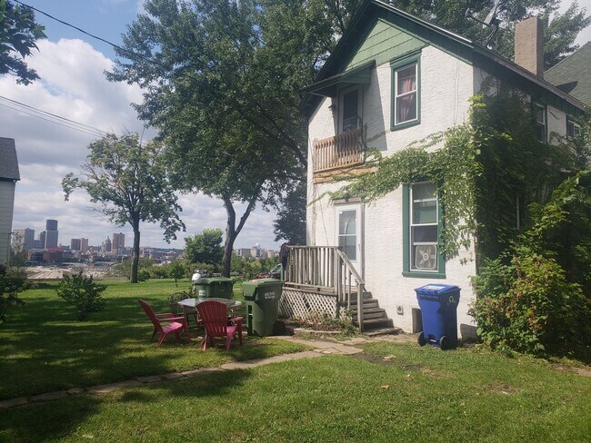 Building Photo - 660 5th St E