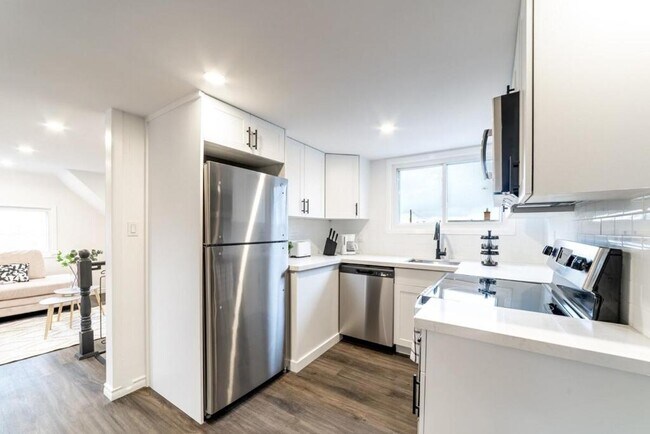 Building Photo - 186 Crowland Ave