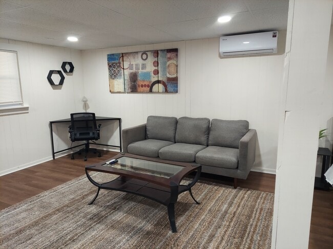 Foto del edificio - 5765 Penfield Pl