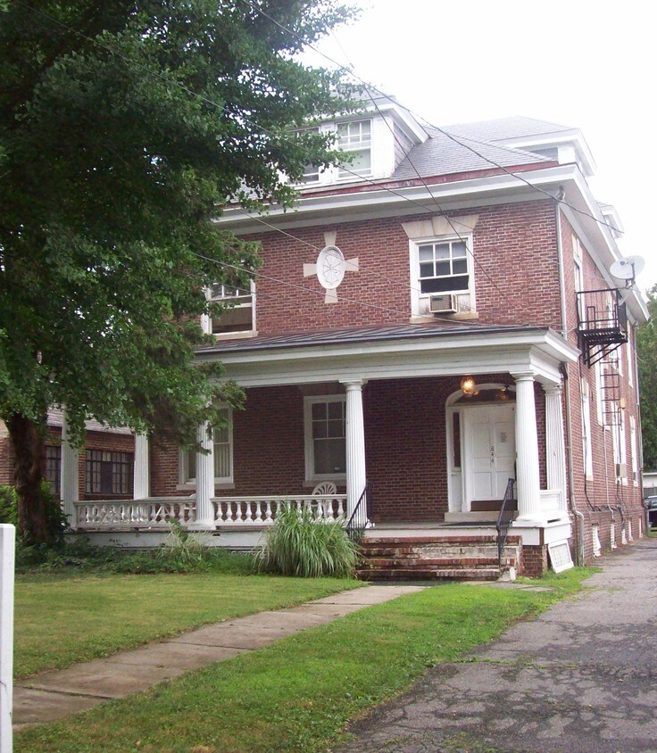 Primary Photo - 844 W State St