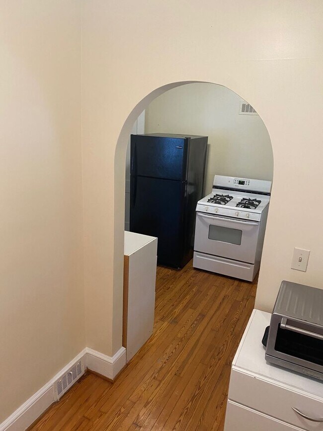 Foto del edificio - Classic Cottage Home Located In Heart of M...