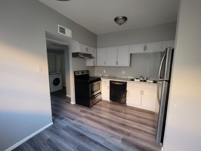 Foto del edificio - 2814 East Marconi Avenue, Unit 203