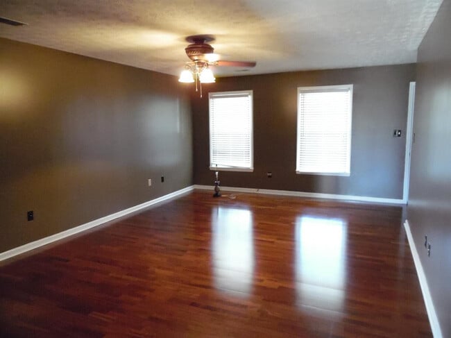 Foto del edificio - 1305 Amherst Dr