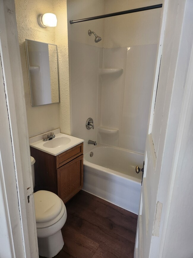 Building Photo - 3127 N Bartlett Ave