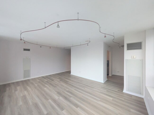 Foto del edificio - 33 W Ontario St