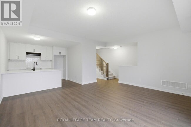 Building Photo - 547 Celestine Private