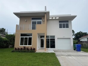 Building Photo - 3240 SW 20th St