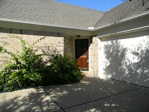 Building Photo - 2511 Branch View Ln