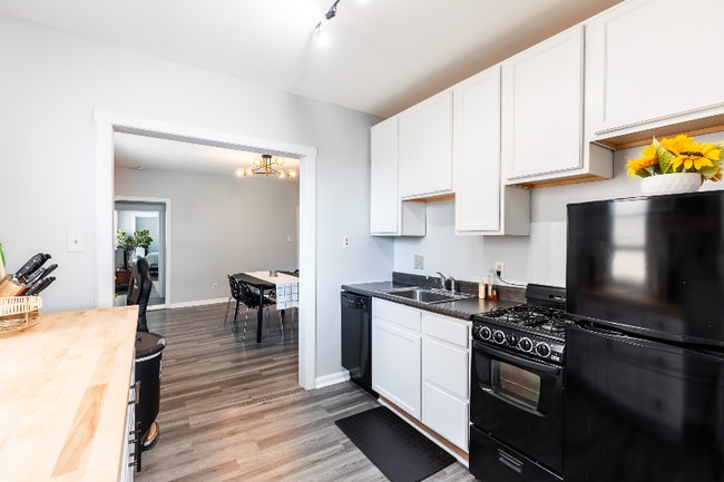 Photo - 455 Stanley Ave Apartment