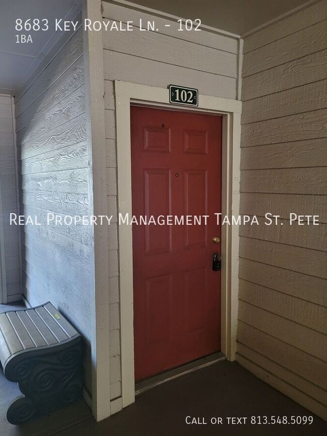 Foto del edificio - 8683 Key Royale Ln